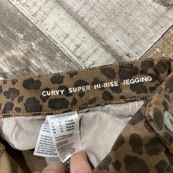 AMERICAN EAGLE Curvy Super High Rise Jegging. Plus size 24 - Picture 3 of 6